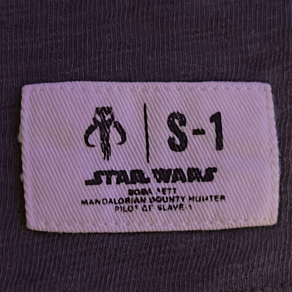 Gap Star Wars Mandolorian Bounty Hunter Kids T-Shirt M